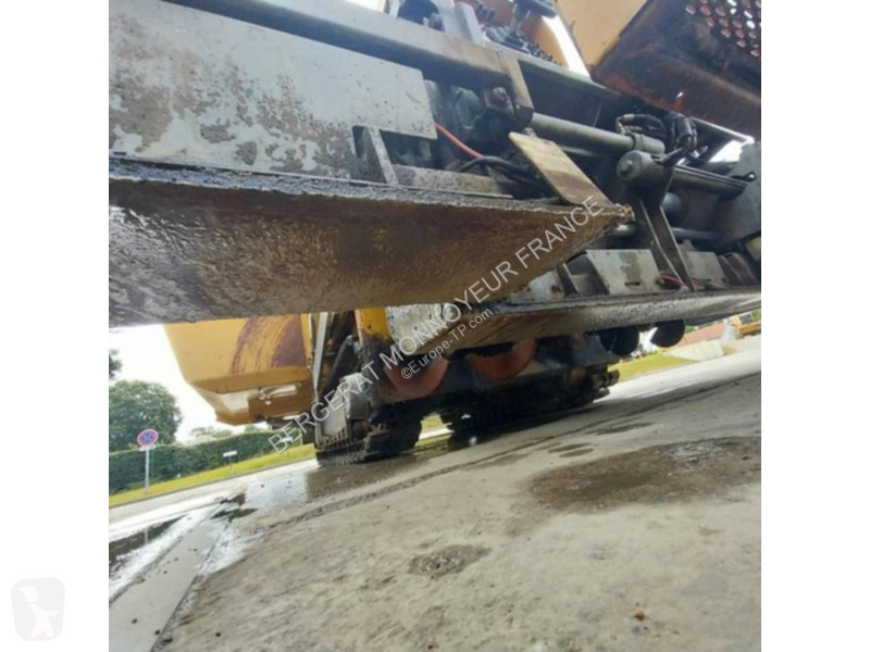 Пътностроителна техника Caterpillar BB621E
