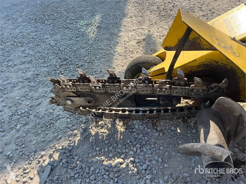 أشغال طرقية  SK206 Trencher