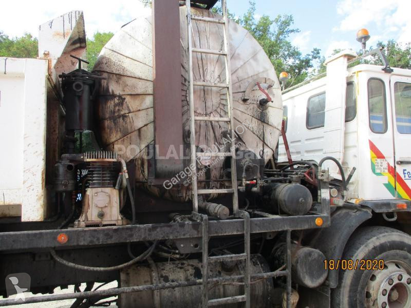 Wegenbouw Renault 230