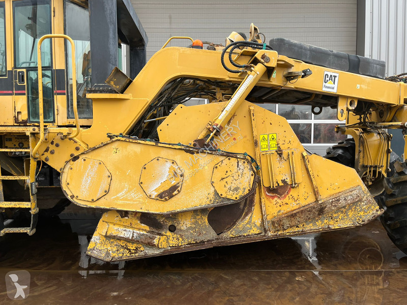 أشغال طرقية Caterpillar