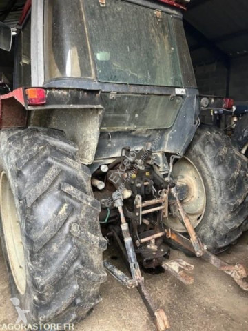 Tractor Case 745XL