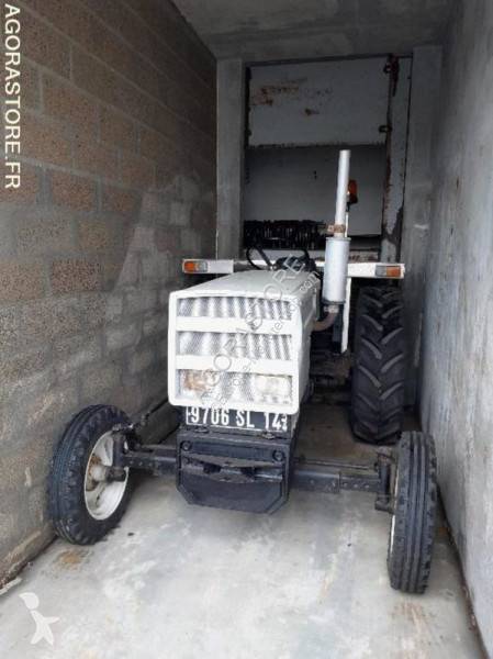 Tracteur agricole Renault 351