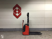 Transpaleta Linde L10 B Pedestrian pallet stacker acompañante usada