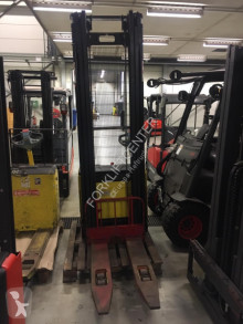 Raklapemelő Hyster S1.6AC Pedestrian pallet stacker használt gyalogkíséretű