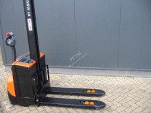 Stacker BT SWE 080 L acompanhante usado
