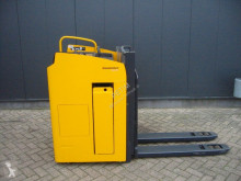 Stacker com conductor asentado Jungheinrich ESD 220