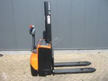 Stacker BT SWE 080 L acompanhante usado