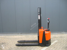 Apilador de conductor a pie BT SWE 080 L