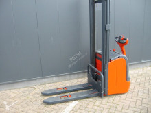Stapelaar handbestuurd Linde L16