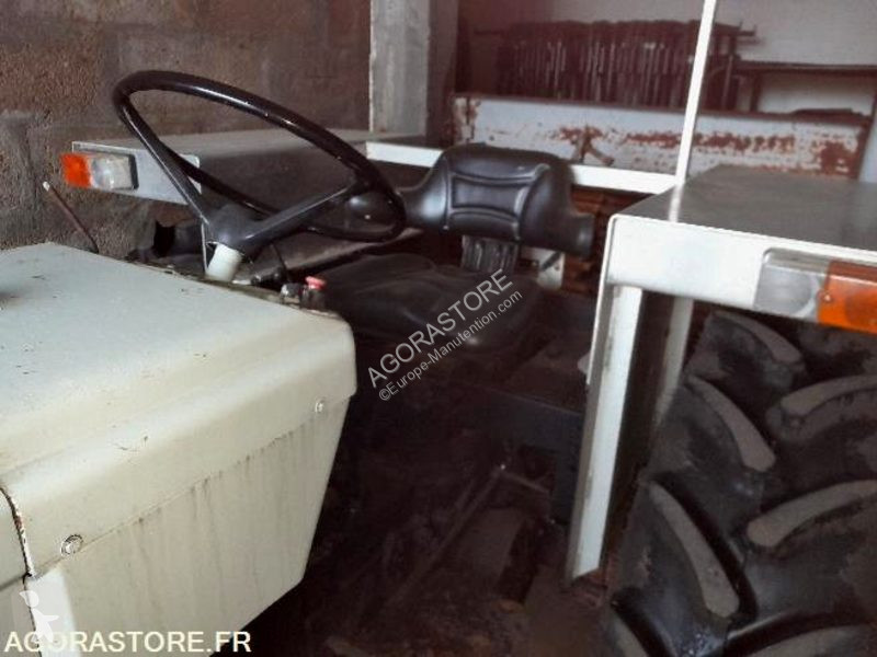 Tracteur agricole Renault 351