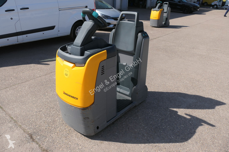 معدات أخرى Jungheinrich EZS 130 Schlepper