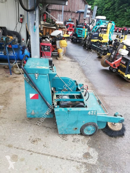 معدات التنظيف Tennant E42