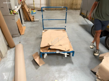 Chariot autoguidé