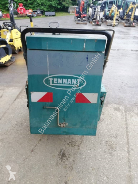 معدات التنظيف Tennant E42