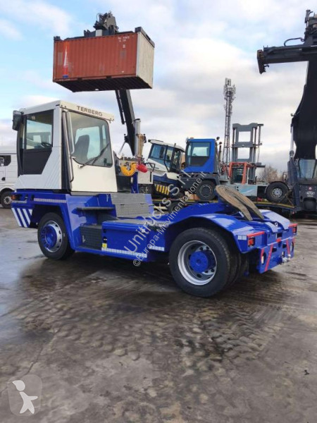معدات أخرى Terberg TT222 4x2