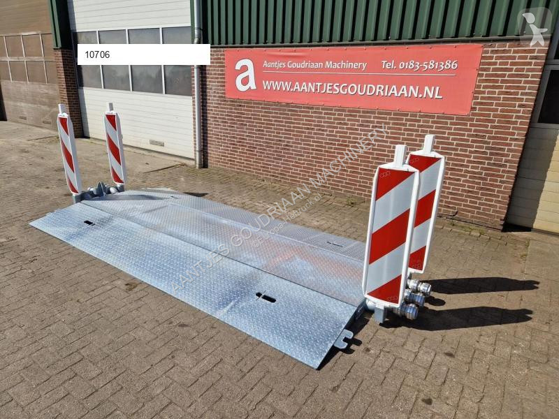 Overig materiaal  Leidingdrempel / road ramp