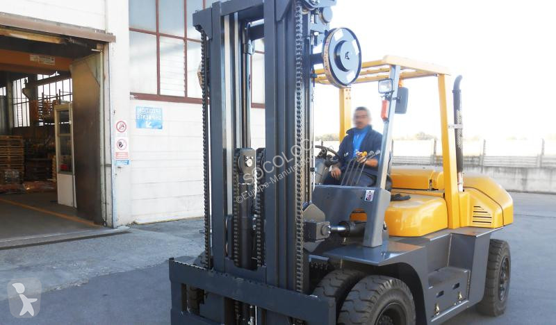 معدات أخرى   equipements pour chariots...