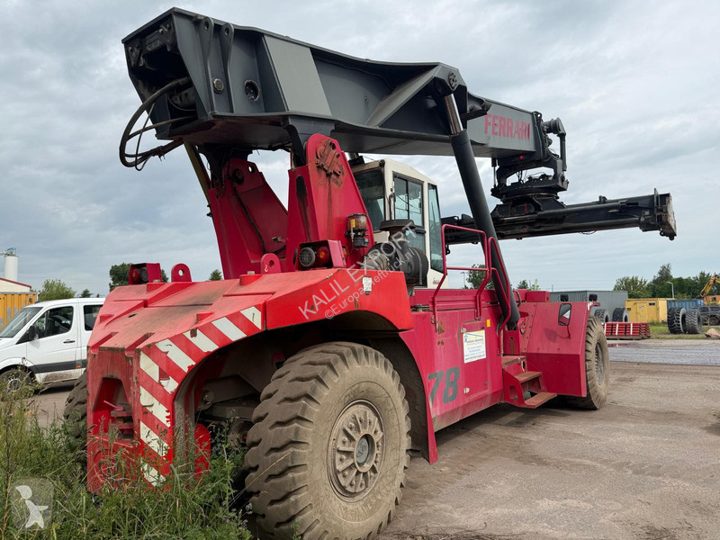 Chariot élévateur gros tonnage CVS Ferrari F478...