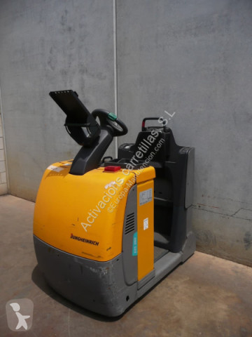 Manipulační traktor Jungheinrich