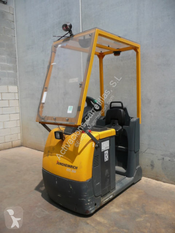 Manipulační traktor Jungheinrich