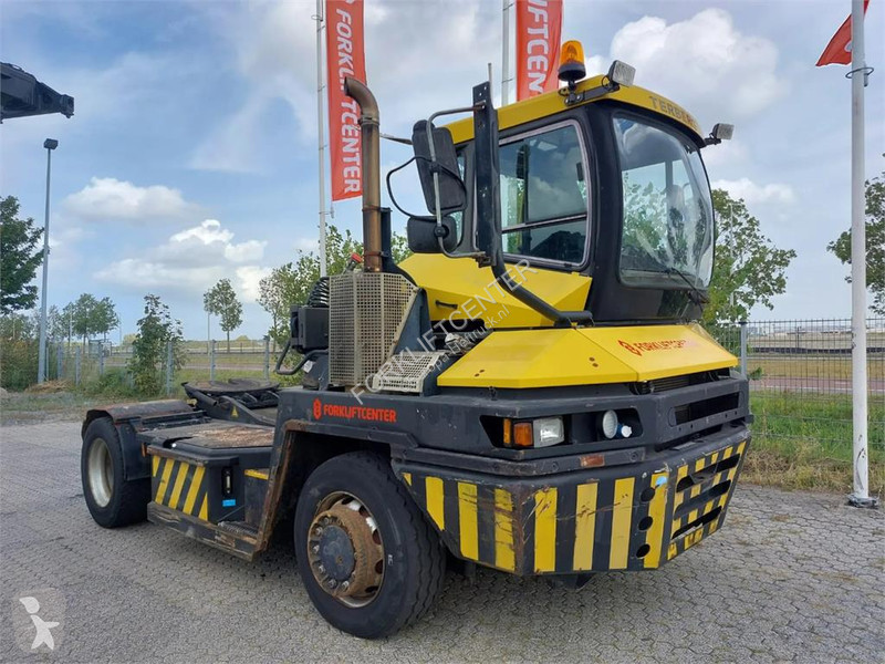 Manipulační traktor Terberg RT282 4x4