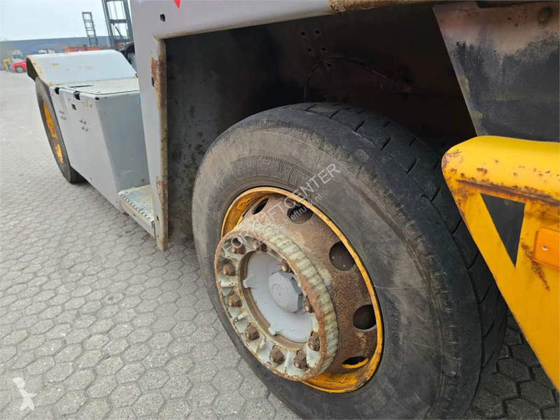 جرار مناولة Terberg TT223