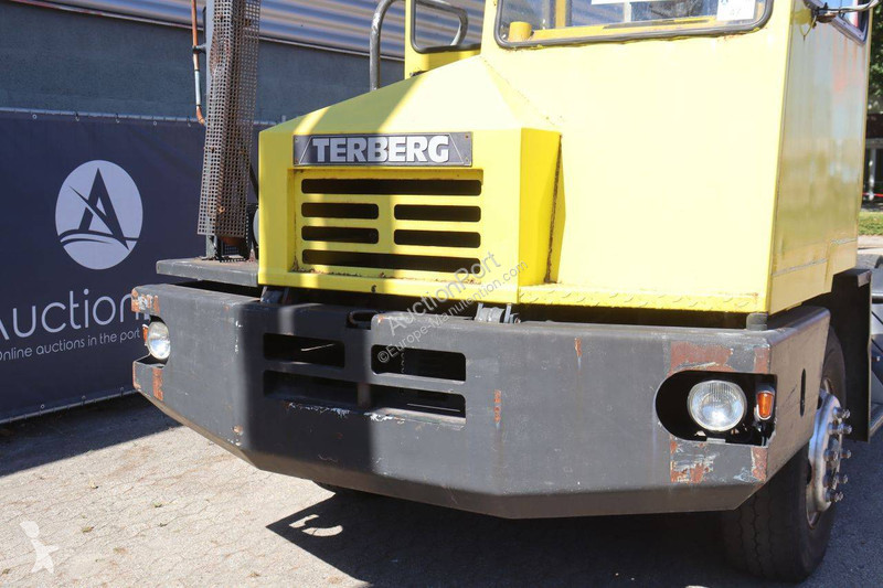 Cabeza tractora de maniobra Terberg YT17