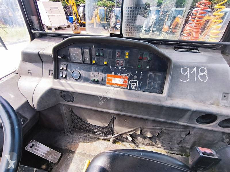 Влекач Kalmar TT 2000