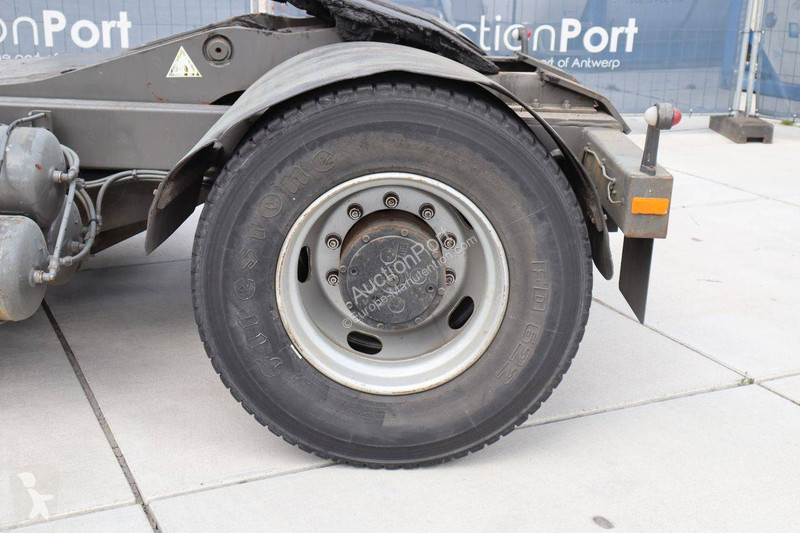 Manipulační traktor Terberg YT180