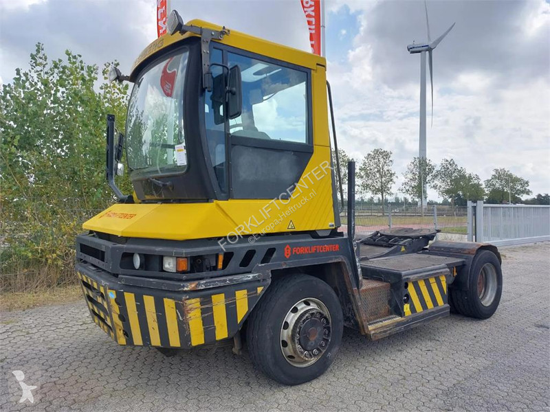 Manipulační traktor Terberg RT282 4x4