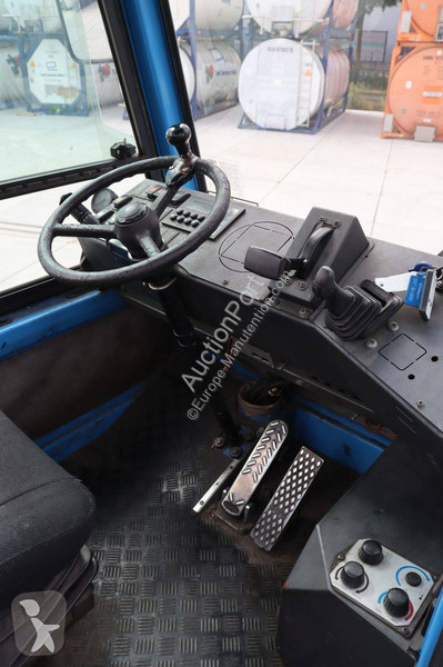 Manipulační traktor Terberg YT180