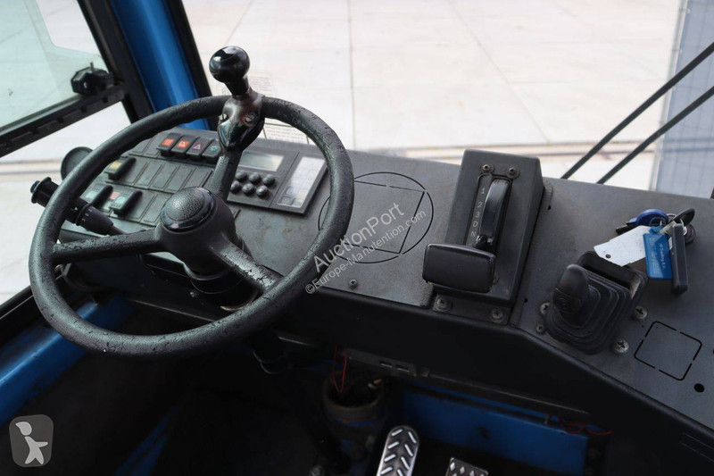 Manipulační traktor Terberg YT180