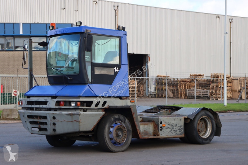 جرار مناولة Terberg TT220
