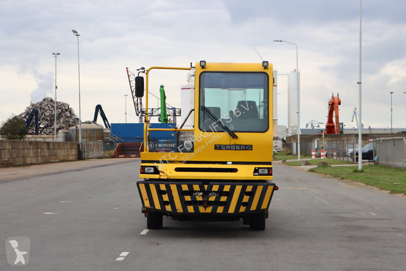 جرار مناولة Terberg BC182