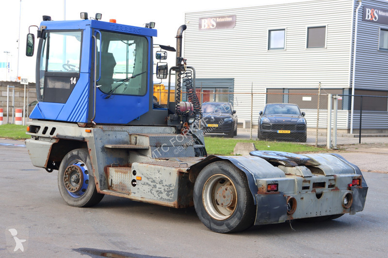 جرار مناولة Terberg TT220