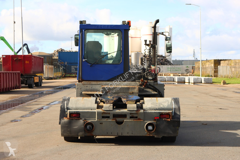 جرار مناولة Terberg TT220