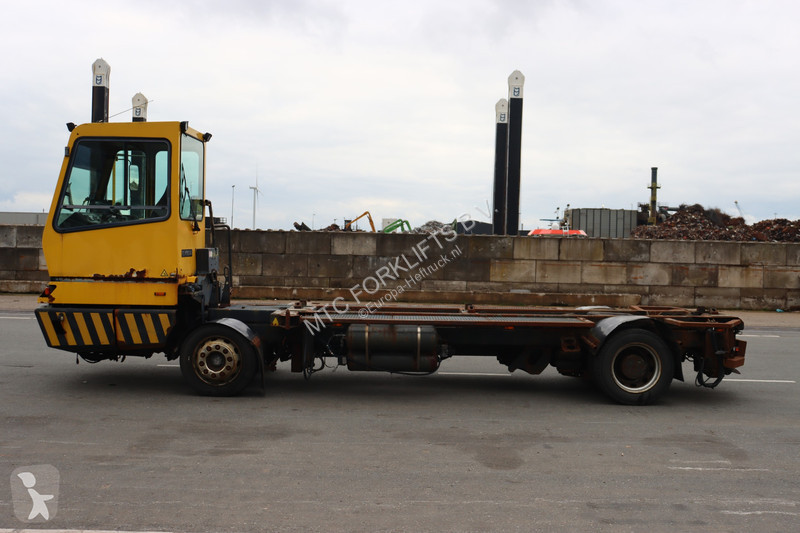 جرار مناولة Terberg BC182