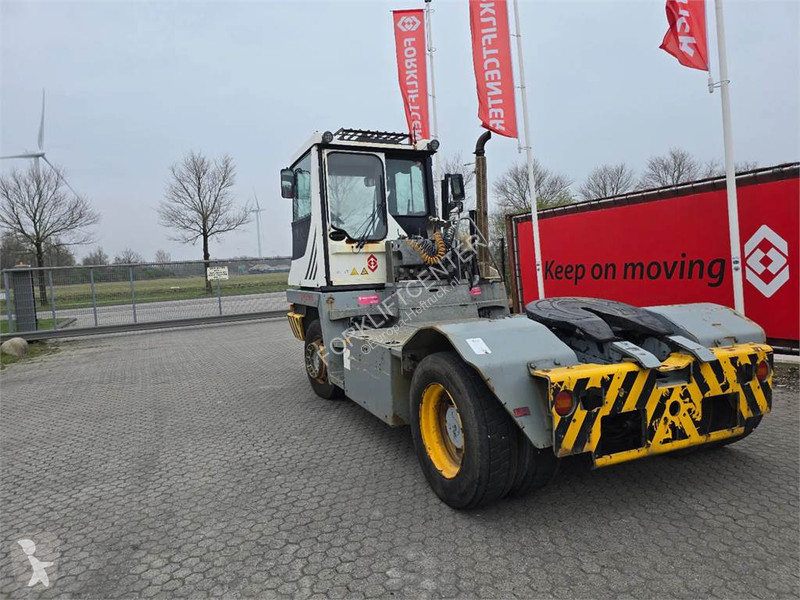 جرار مناولة Terberg TT223