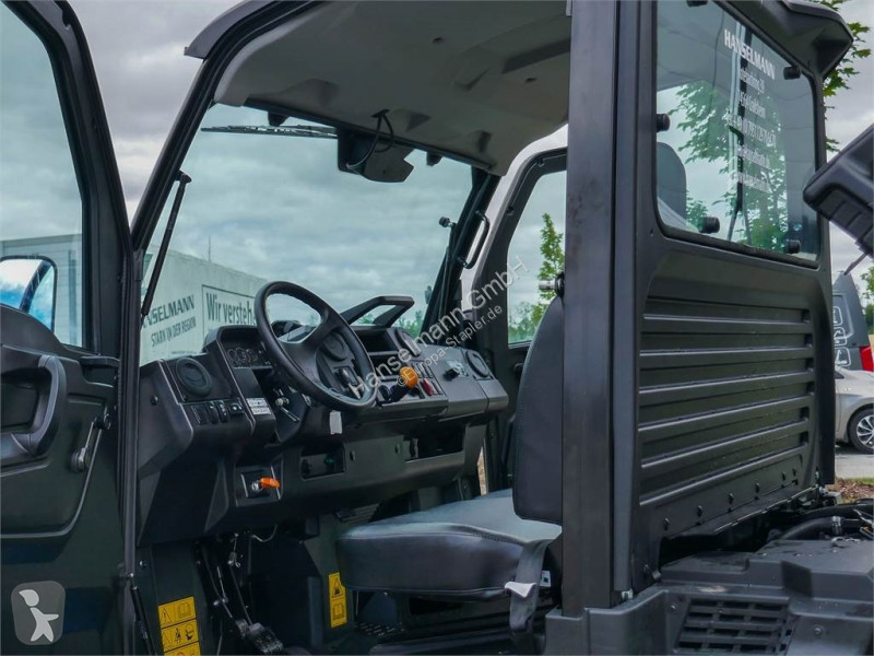 جرار مناولة John Deere XUV865M