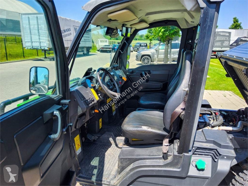 جرار مناولة John Deere XUV865M
