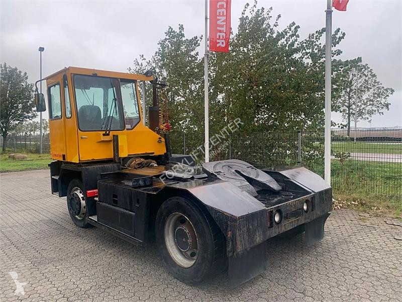 Magazijntrekker Sisu TRX182A4L2C18