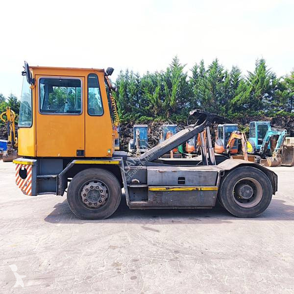 Влекач Kalmar TT 2000