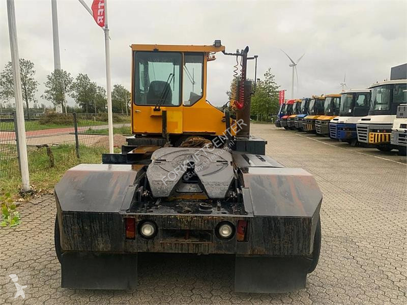 Magazijntrekker Sisu TRX182A4L2C18