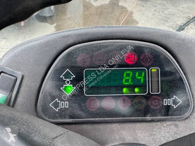 جرار مناولة