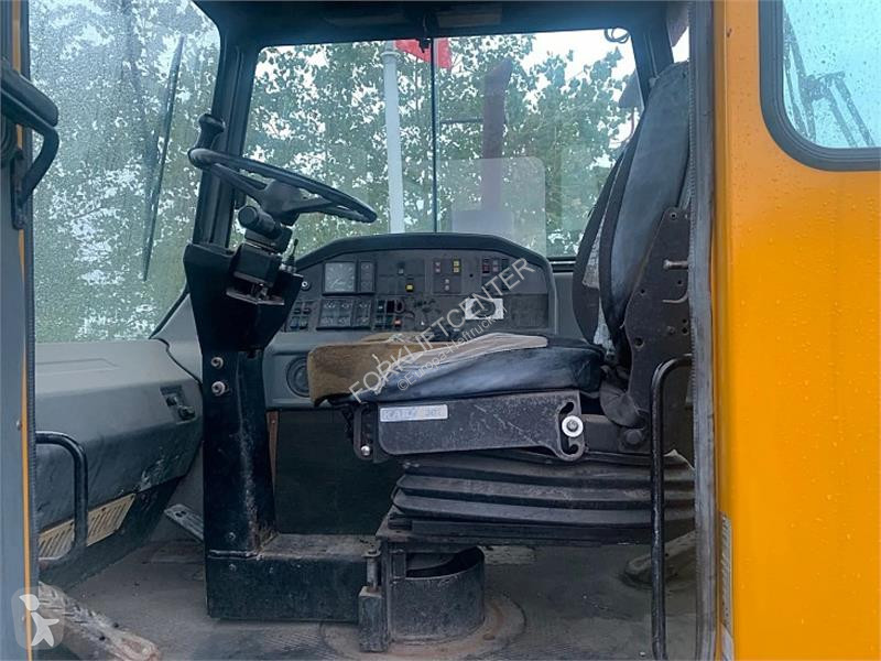 Magazijntrekker Sisu TRX182A4L2C18