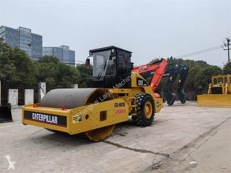 Compactador Caterpillar CS683E