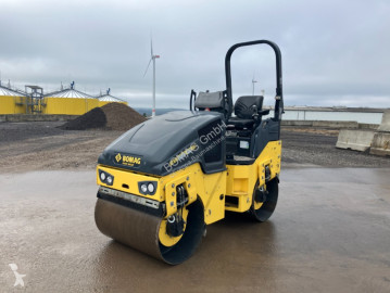 Walec dwuwałowy Bomag