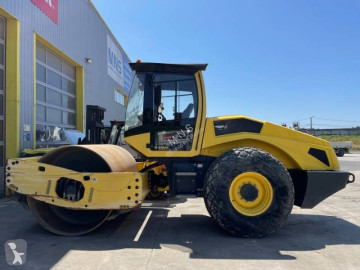 Compactador monocilíndrico Bomag