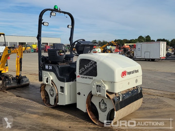 Monocilindru compactor