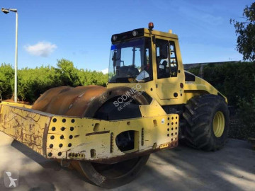 Compactador monocilíndrico Bomag
